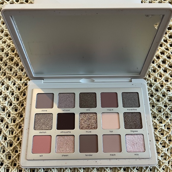 Natasha Denona - I Need a Nude Eyeshadow Palette - Picture 2 of 4
